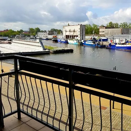 アパート Bulwar Portowy ウストカ